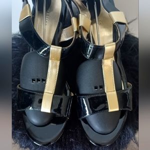 $7🌀🆕Black Gold Wedged Shoes Sz 11